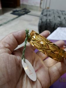4+2 Bangles New Without Tag