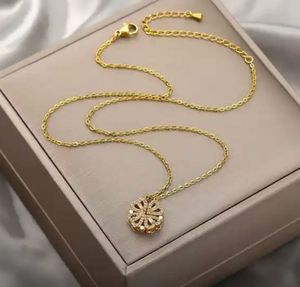 Elegant Clover Pendant Necklace