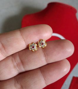 Heart Stud Earrings with Rhinestones gold