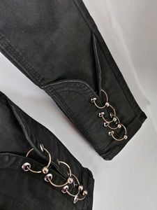 Stylish Black High-Waisted Jeans