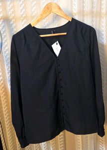 Chic Black V-Neck Button-Up top