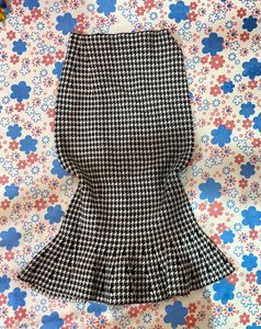 Houndstooth Pattern Skirt