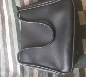 Chic Black Handbag