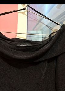 🚨sale🚨Elegant Black Off-Shoulder Top