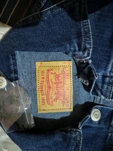 Levi's Denim Jacket (Brand New)