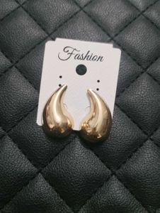 set of 3 earrings and 1 freebie too