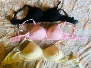 Push-up Bra 4 pice are available