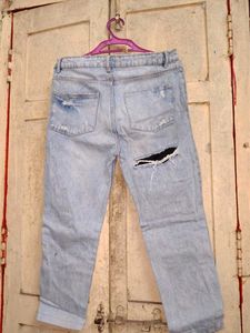 Light Wash Ripped Jeans