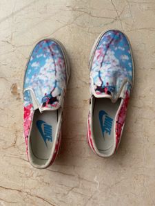 Nike - Cherry Blossom Slip-On Sneakers