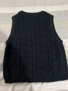 Chic Black Sleeveless Knit Top