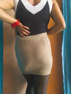 😍Stylish Beige Mini Skirt😍
