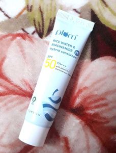 Plum 2% Niacinamide &amp; Rice Water Sunscreen SPF 50
