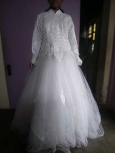 White wedding gown ( bust size adjustable)