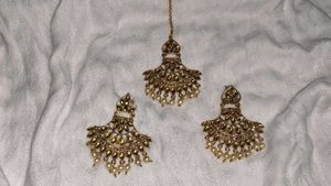 Stunning Gold Maang Tikka &amp; Earrings Set