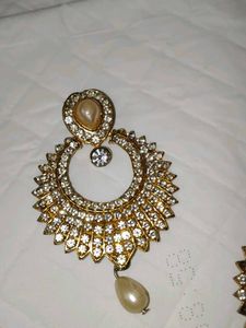 Elegant Gold Earrings with pendant