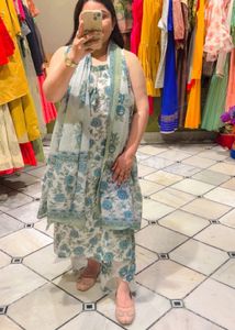 Floral Print Kurta Set with Dupatta spaghetti patt