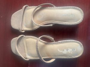 express US size 8 flats