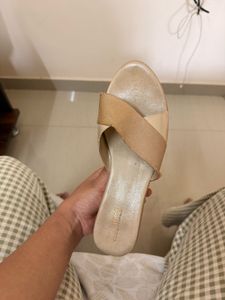Stylish Beige Cross-Strap Sandals