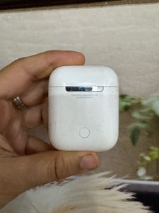 Apple Airpods + case ( read description)
