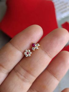 Cute Stud nosspin Gold