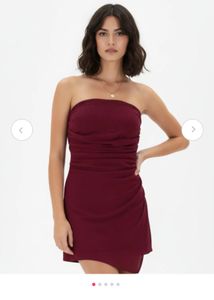 Chic Burgundy Strapless Mini Dress