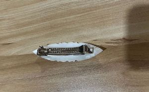 Elegant Leaf Design Hair Clip