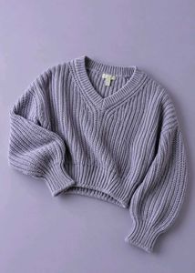 LAVENDER V-NECK CHUNKY KNIT CROPPED SWEATER
