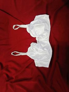 🇳🇿💫🎀Elegant White Satin Lace Bra