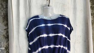 Stylish Tie-Dye Knot Front Top