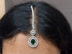 Elegant Emerald &amp; Diamond Necklace Set
