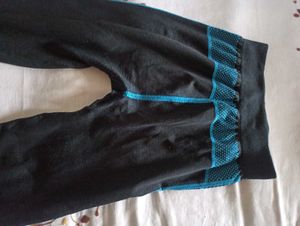 stretchable  Athletic Leggings with Blue Acce