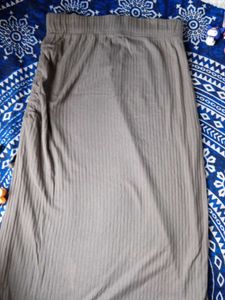 🩶 Maxi skirt from HnM + the gray sweater combo