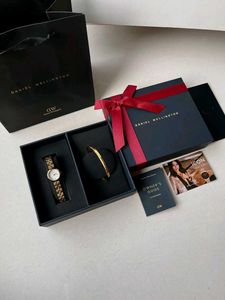 Daniel Wellington Watch &amp; Bracelet Set with carry