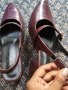 Stylish Pointed Toe Slingback Heels