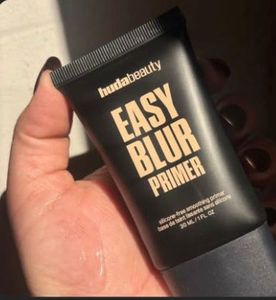 Huda Beauty Easy Blur Primer