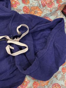 GAP Hoodie - Cozy &amp; Stylish