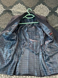 Raymond Suit.