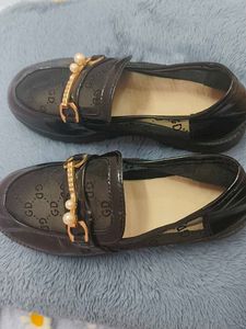 Elegant Women's Loafers with Pearl and lace Detail