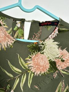 109F sleeveless top