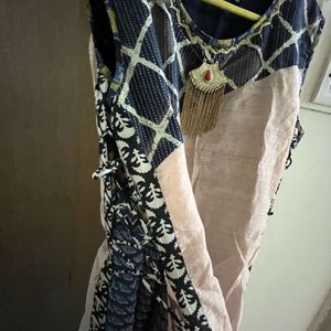 Stylish Sleeveless Kurti with Unique Pattern