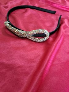 Gorgeous Black Headband With Sequins Bow Design