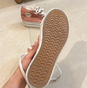 Roadster Converse Sneakers