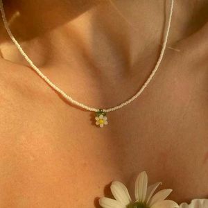 Daisy Flower Beaded Necklace☘️