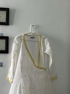 Elegant White Kurta shrug with Yellow Embroidery