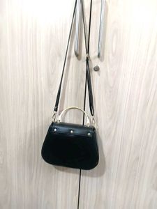 Black Handbag (NEW)