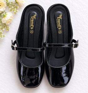 Chic Mary Jane Shoes with Buckle Strap