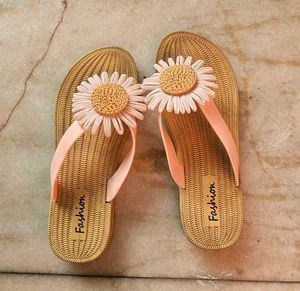 Daisy Flower Flip-Flops