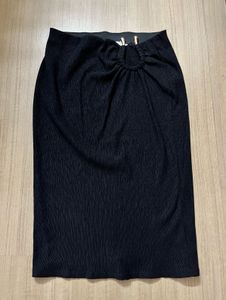 Chic Black Textured Midi Skirt
