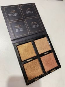 Huda Beauty 3D Highlighter Palette in shade Bronze