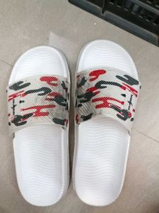 Footbed: Off-white/white molded footbed with a wav